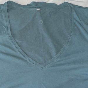 Lululemon v-neck T-shirt- hardly worn in excellent condition!!